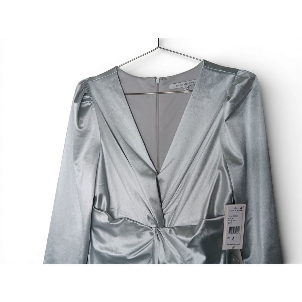 New with Tags Julia Jordan Silver Satin Ruched V Neck Cocktail Dress 6 - Picture 5 of 16